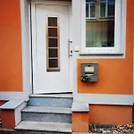 Modernes Behagliches Haus Mit Kamin, Terrasse Und Garten Dom wakacyjny Magdeburg