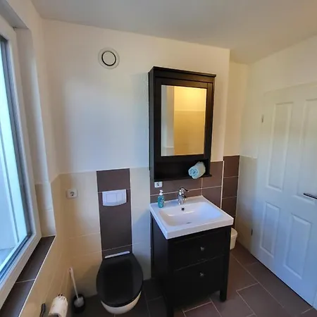 Дом отдыха Modernes Behagliches Haus Mit Kamin, Terrasse Und Garten *