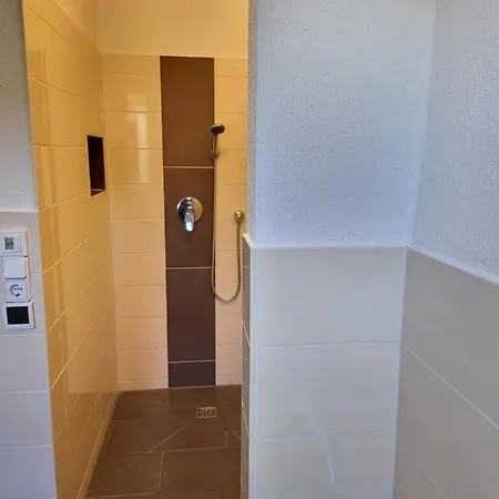 Nyaraló Modernes Behagliches Haus Mit Kamin, Terrasse Und Garten Magdeburg