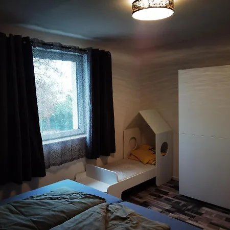 Vakantiehuis Modernes Behagliches Haus Mit Kamin, Terrasse Und Garten Maagdenburg