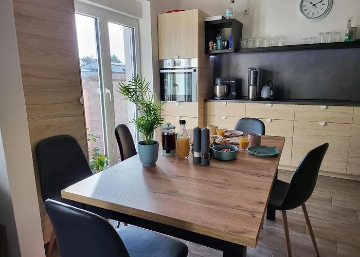 Dom wakacyjny Modernes Behagliches Haus Mit Kamin, Terrasse Und Garten *