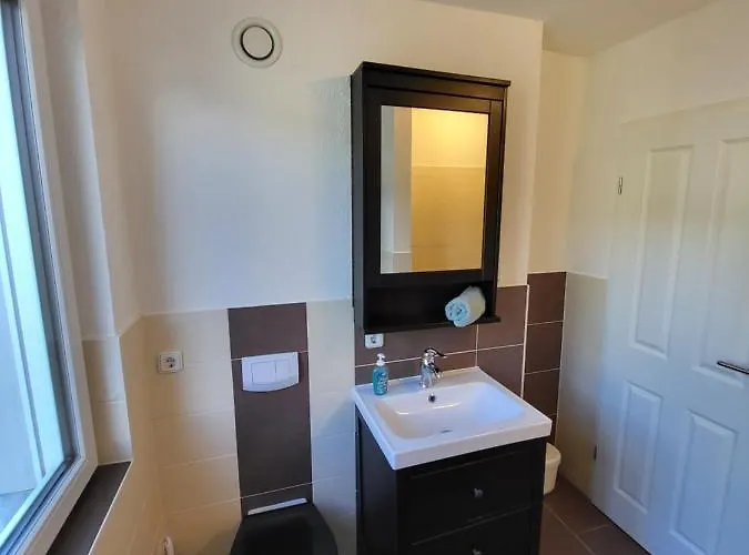 Dom wakacyjny Modernes Behagliches Haus Mit Kamin, Terrasse Und Garten *