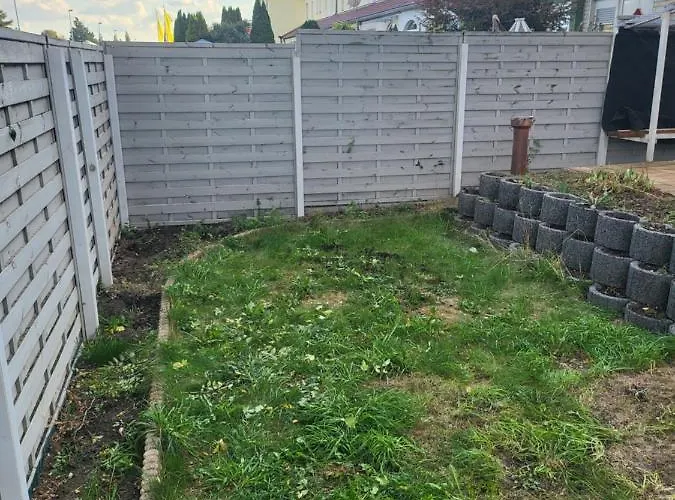 Modernes Behagliches Haus Mit Kamin, Terrasse Und Garten