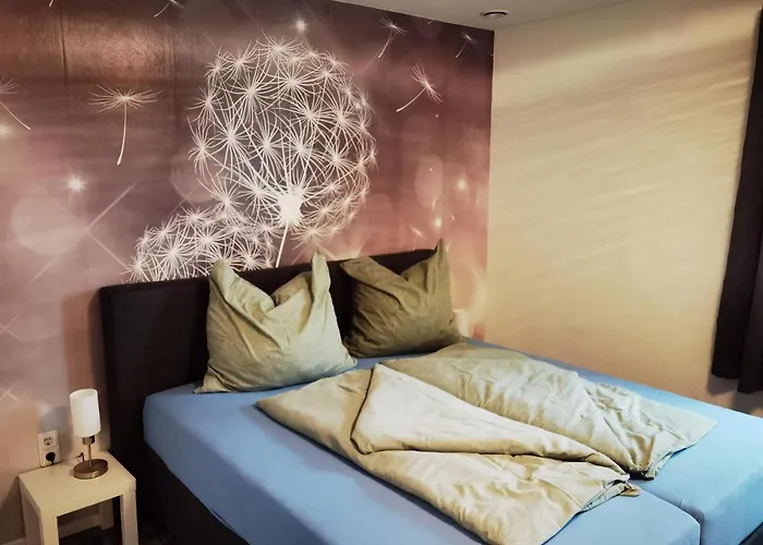 Modernes Behagliches Haus Mit Kamin, Terrasse Und Garten